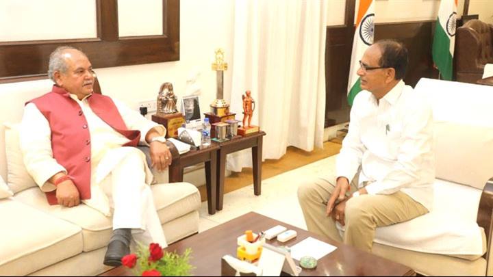 मुख्यमंत्री श्री चौहान से केन्द्रीय मंत्री श्री नरेन्द्र सिंह तोमर ने भेंट की